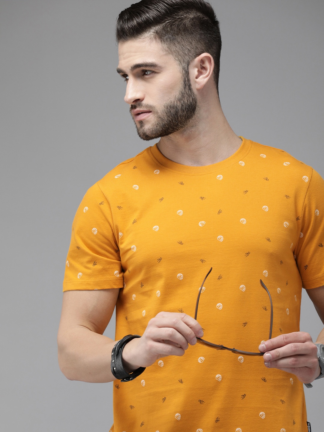 

Roadster Men Yellow Printed Printed Slim Fit Pure Cotton Casual T-shirt
