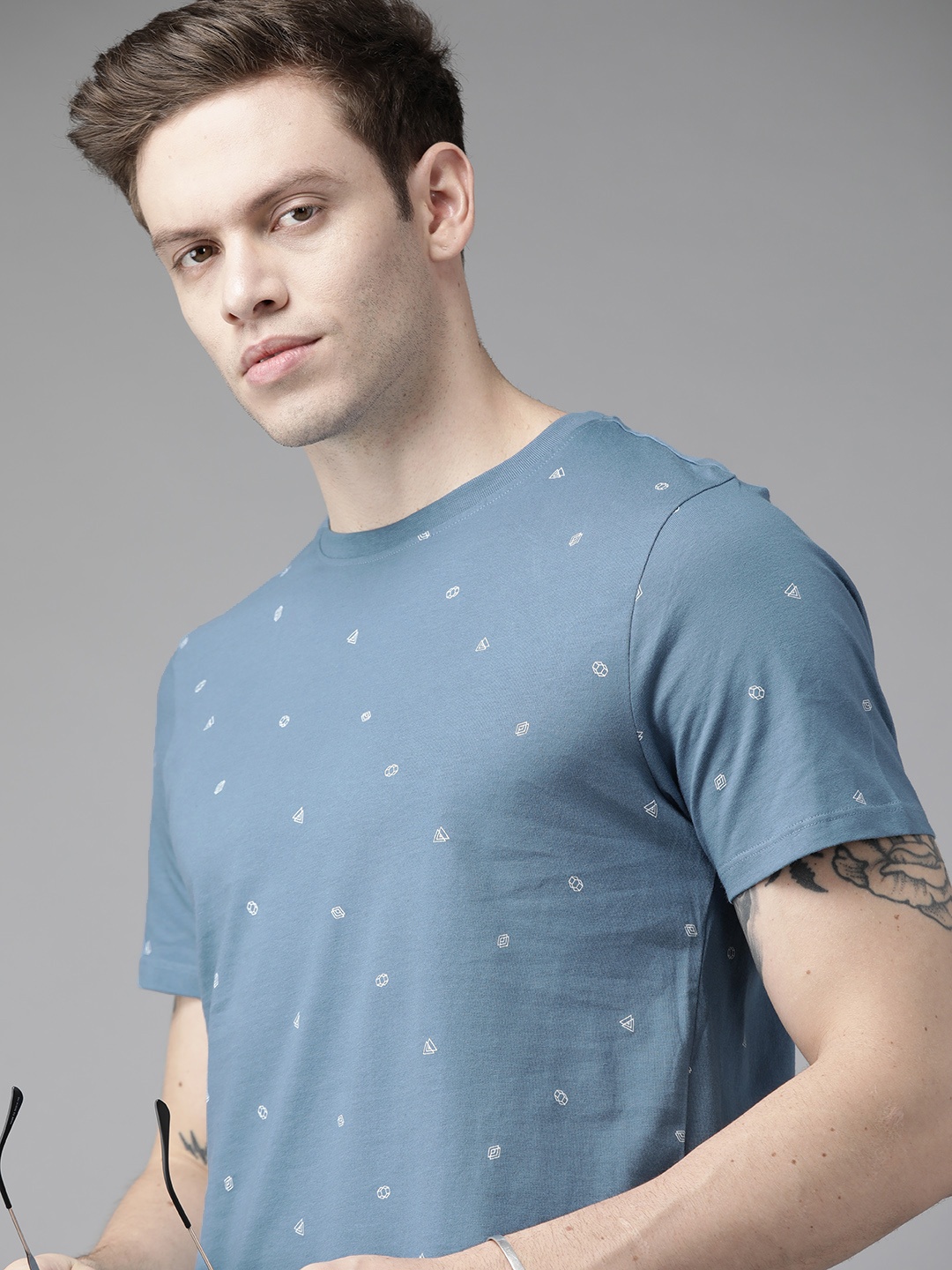 

Roadster Men Blue & White Printed Pure Cotton T-shirt