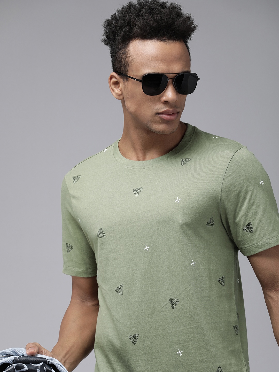 

The Roadster Lifestyle Co. Men Green Printed Slim Fit Pure Cotton T-shirt