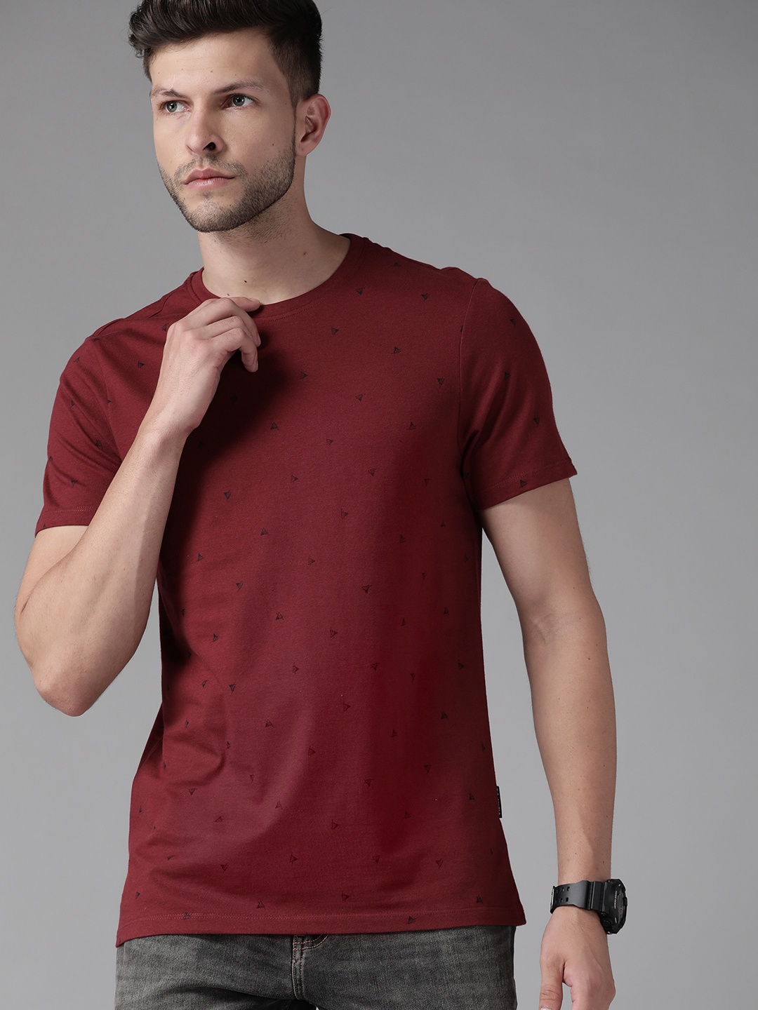 

Roadster Men Maroon & Black Geometric Printed Pure Cotton T-shirt