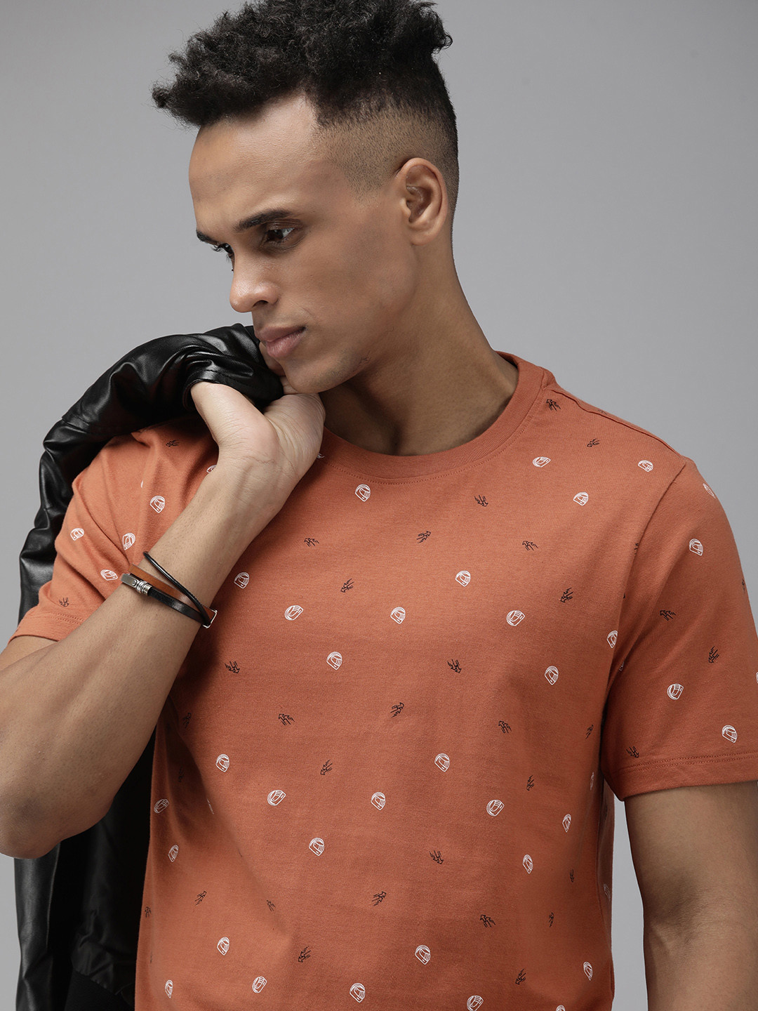 

The Roadster Lifestyle Co. Men Rust Printed Slim Fit Pure Cotton Casual T-shirt