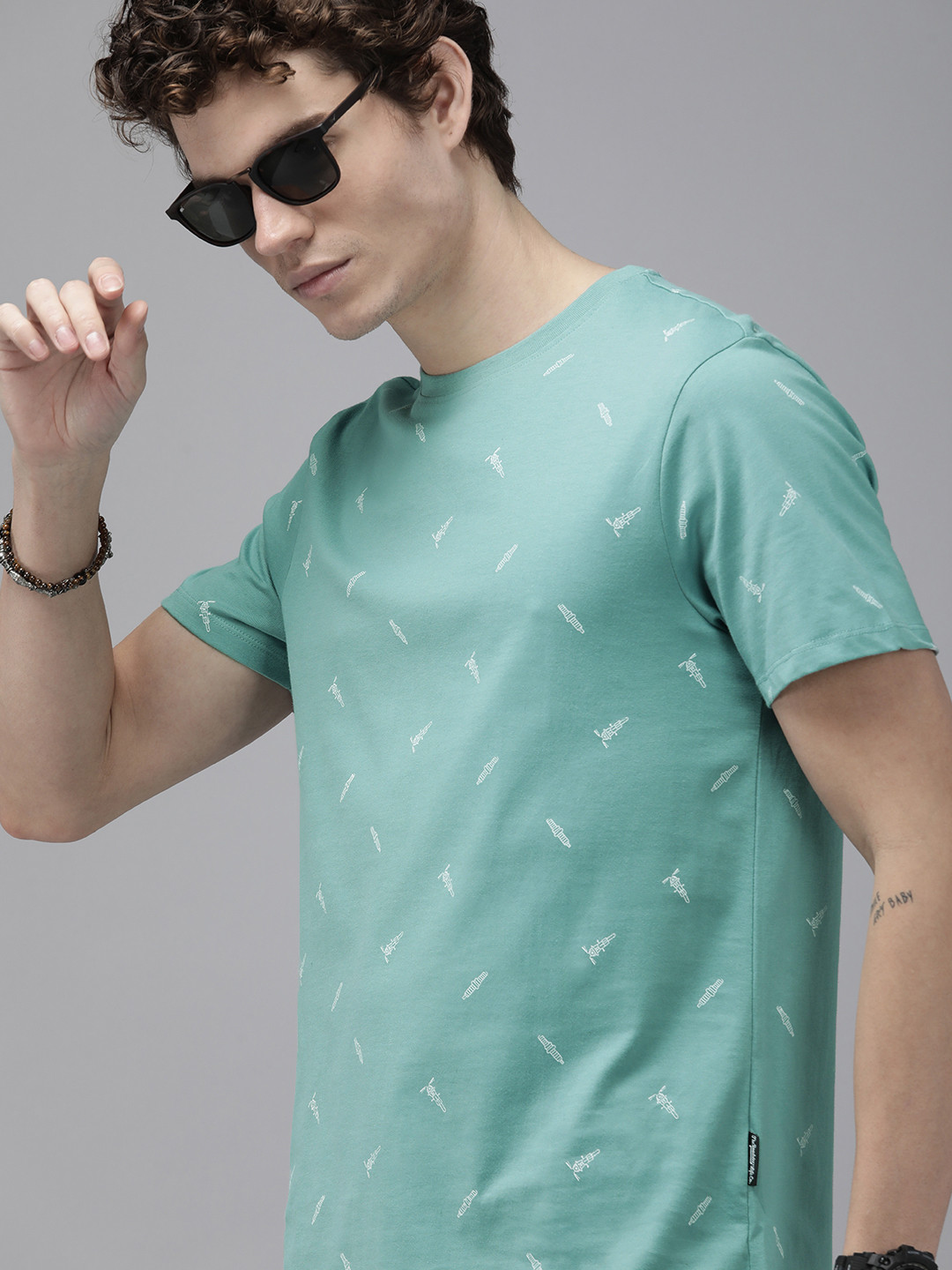 

Roadster Men Green & White Conversational Printed Pure Cotton T-shirt