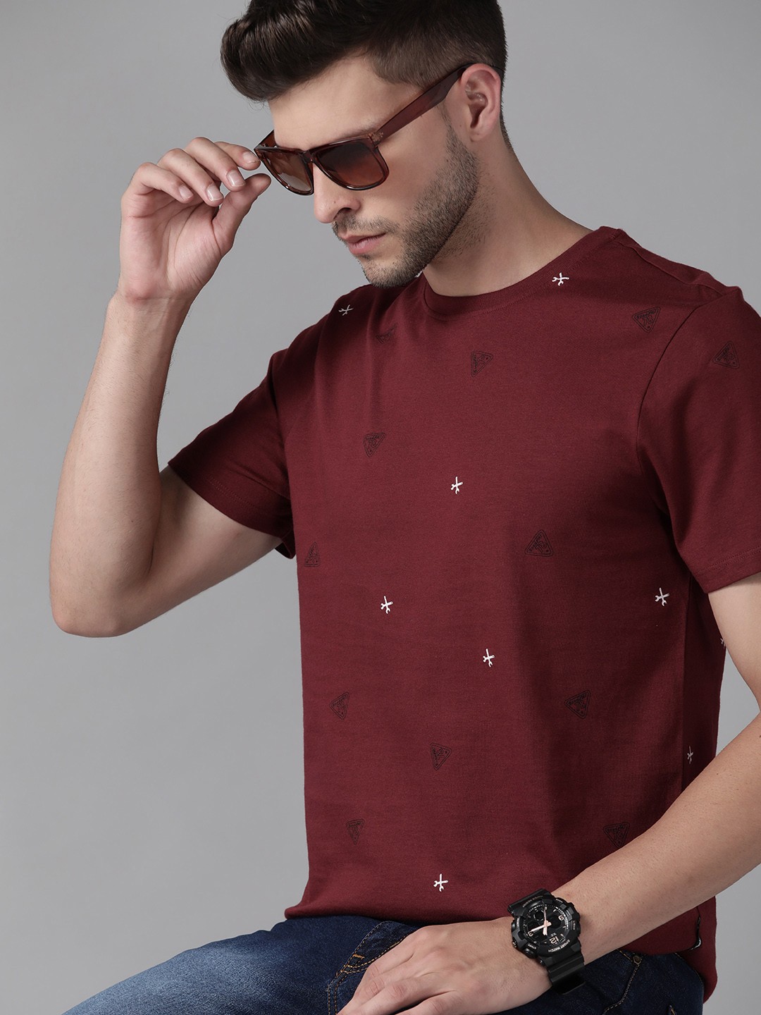 

Roadster Men Maroon & White Conversational Printed Pure Cotton T-shirt