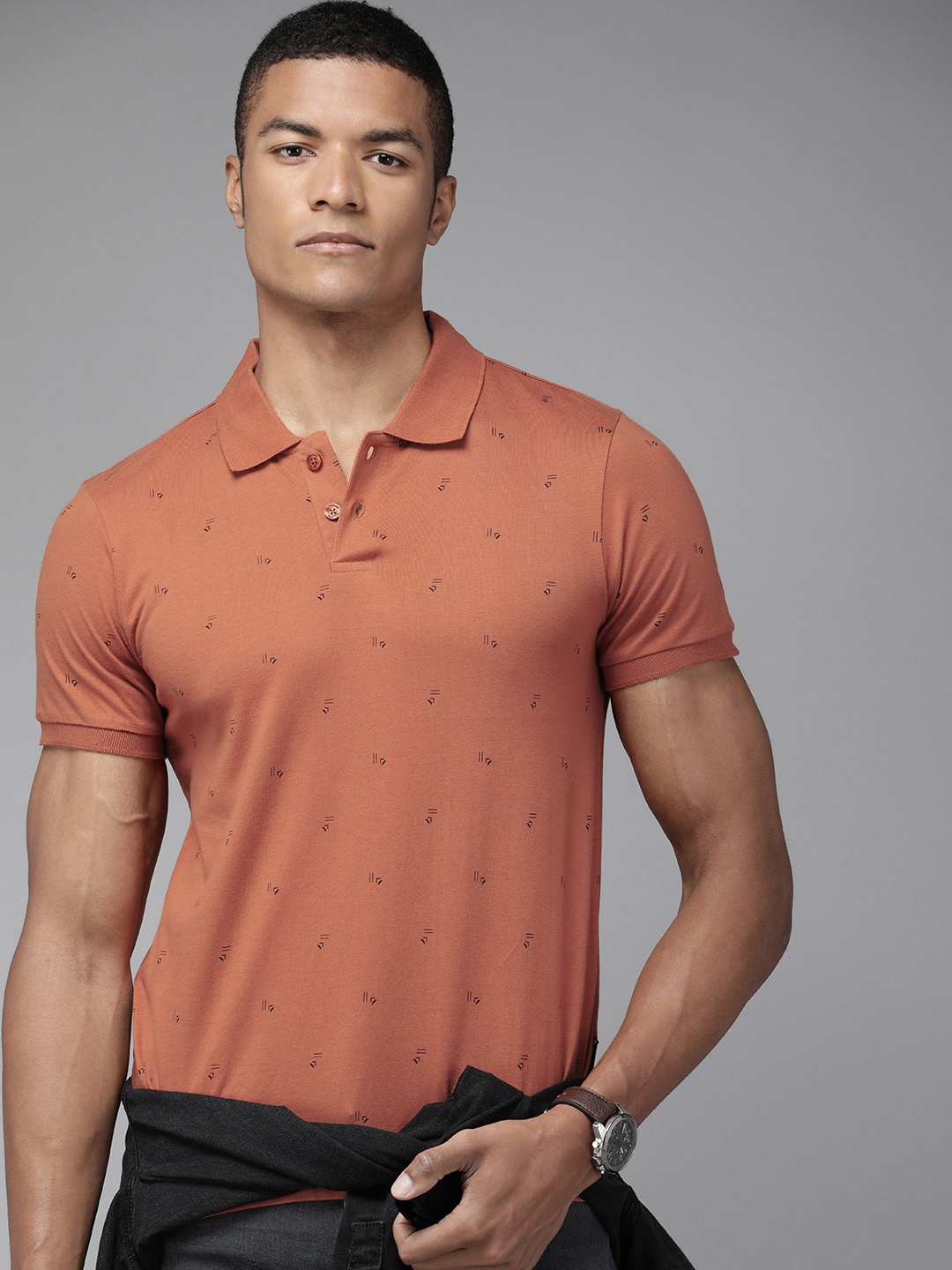 

Roadster Men Brown & Black Geometric Printed Pure Cotton T-shirt