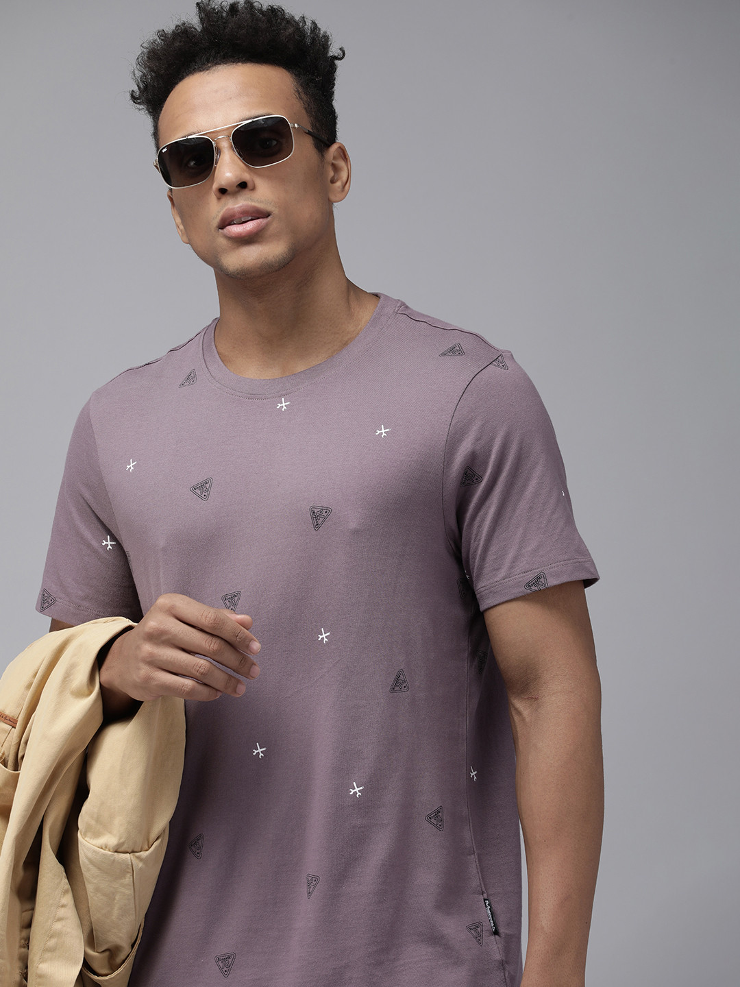 

The Roadster Lifestyle Co. Men Mauve Printed Slim Fit Pure Cotton T-shirt
