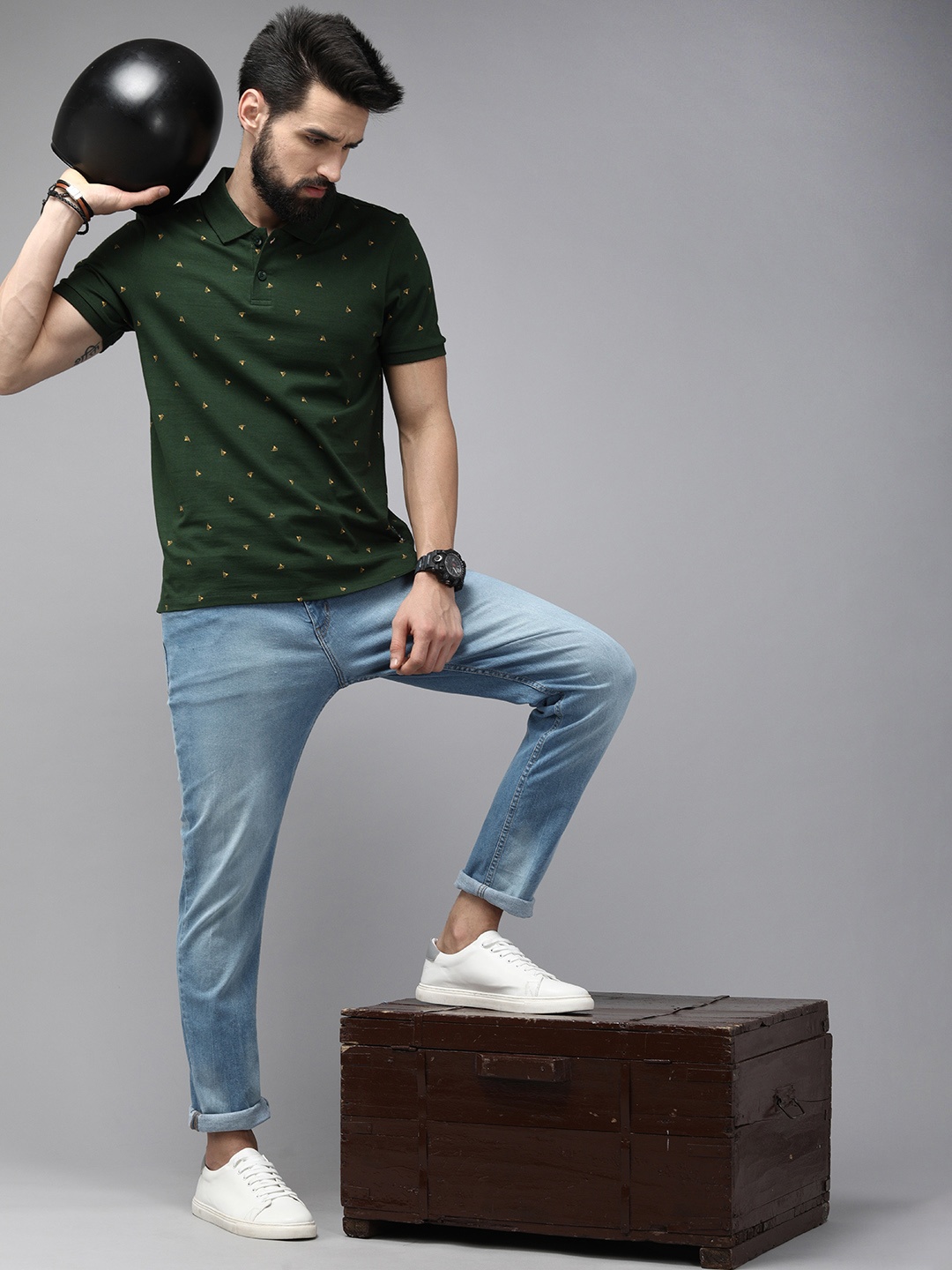 

The Roadster Lifestyle Co. Men Green Printed Slim Fit Pure Cotton Casual T-shirt