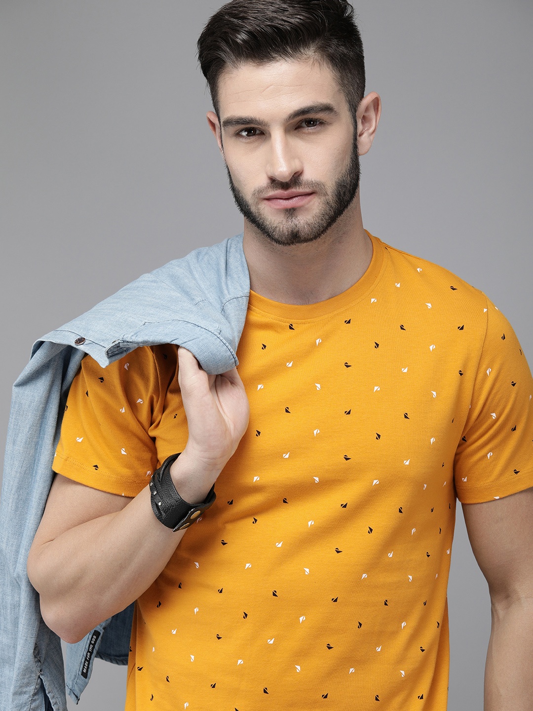 

Roadster Men Mustard Yellow & White Printed Pure Cotton T-shirt