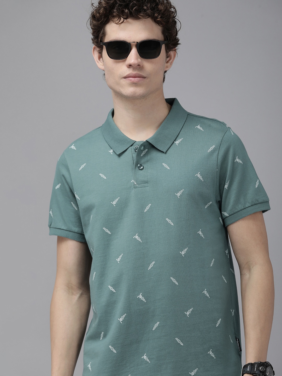 

The Roadster Lifestyle Co Men Green & White Biker Printed Polo Collar Pure Cotton T-shirt
