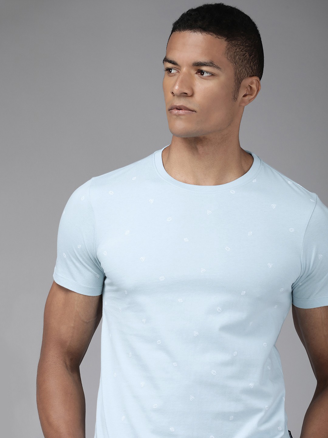 

Roadster Men Blue & White Printed Pure Cotton T-shirt
