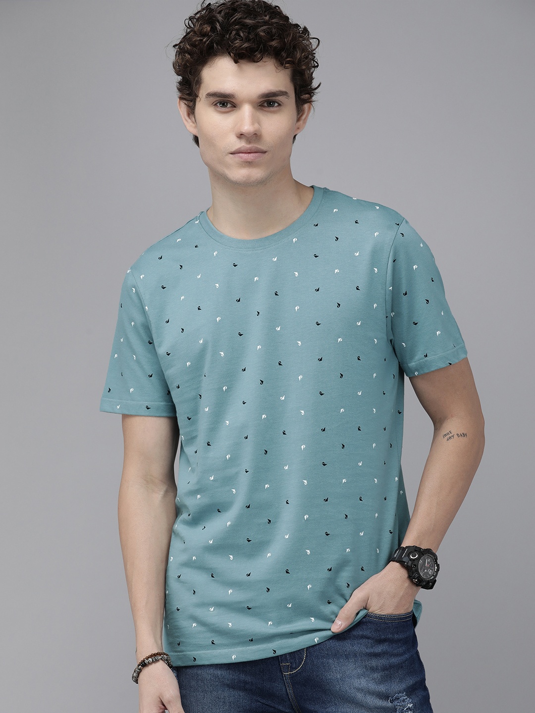 

Roadster Men Blue Geometric Printed Pure Cotton T-shirt