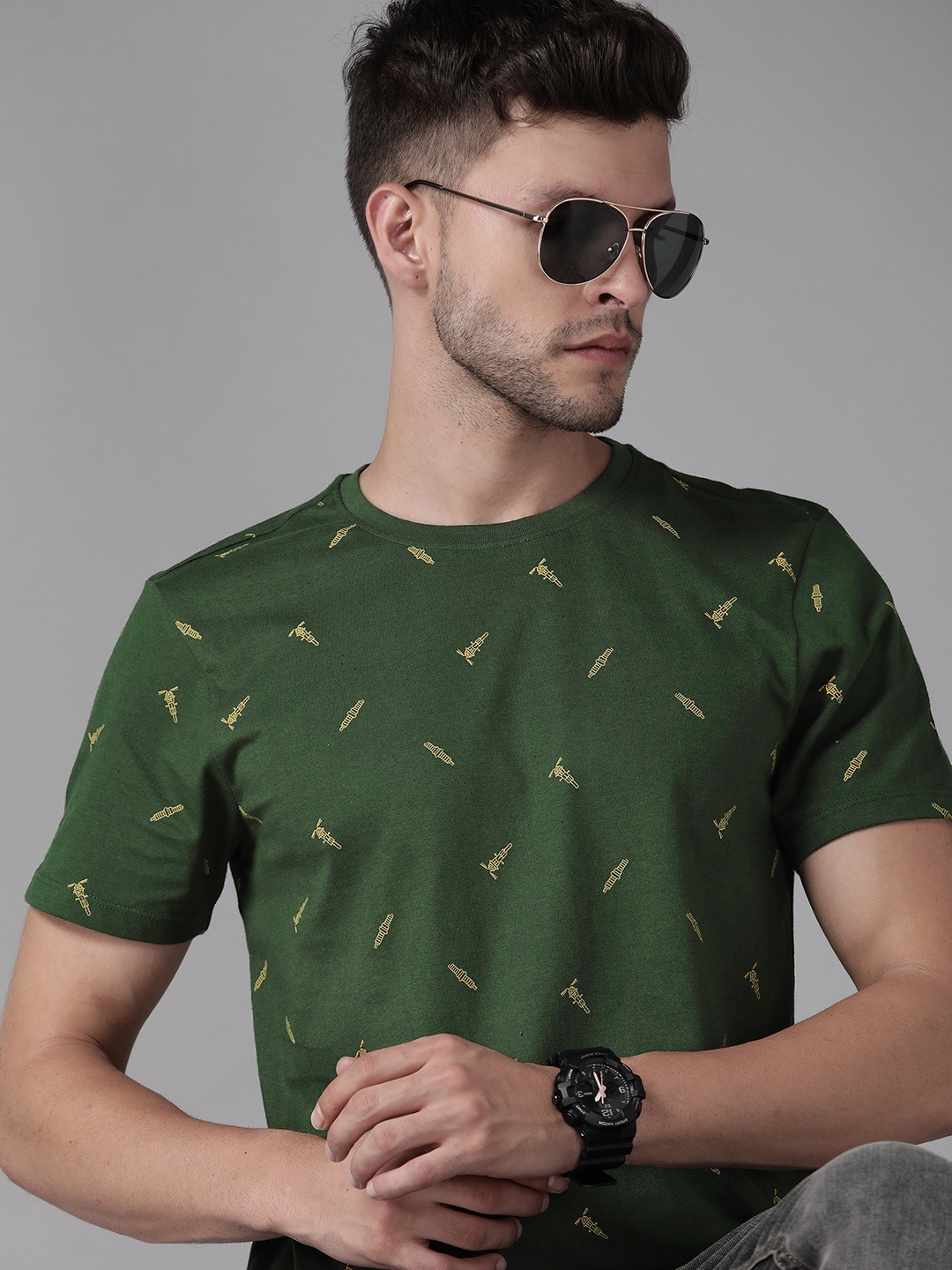 

Roadster Men Green & Mustard Yellow Conversational Print Pure Cotton T-shirt