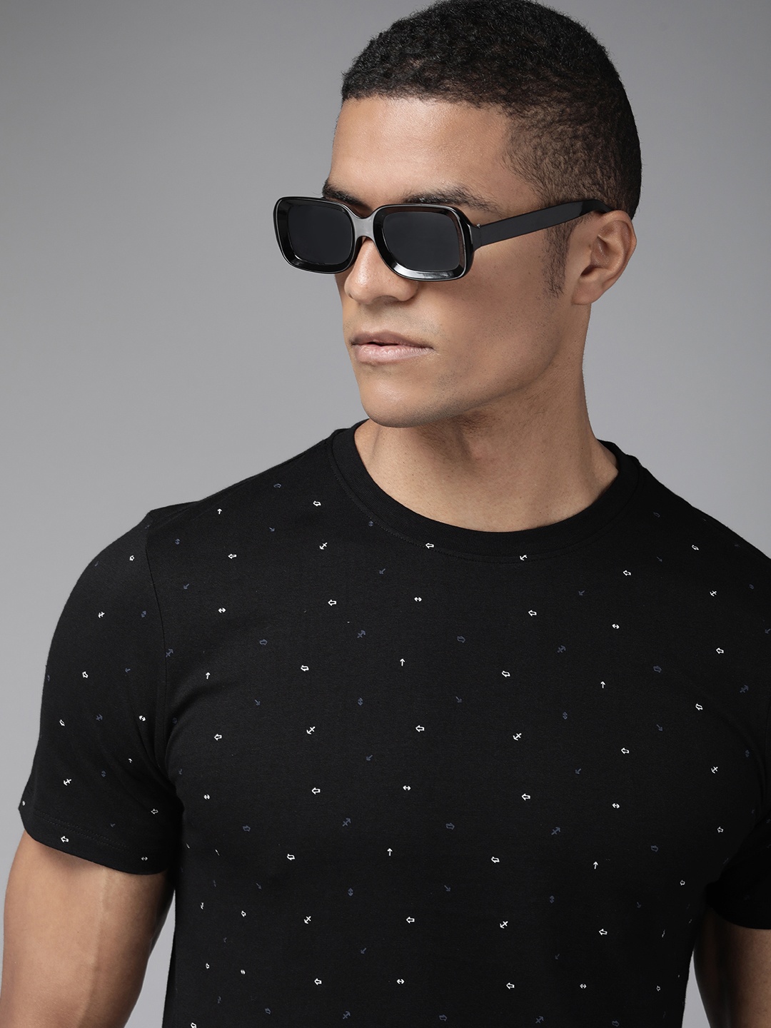 

Roadster Men Black & White Printed Pure Cotton T-shirt