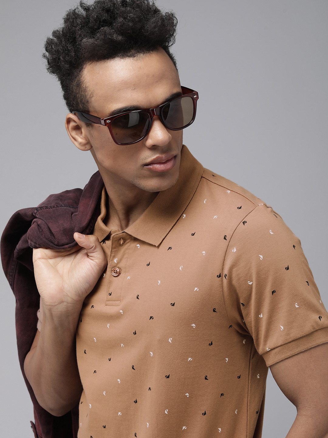 

Roadster Men Tan Brown & White Geometric Printed Pure Cotton T-shirt
