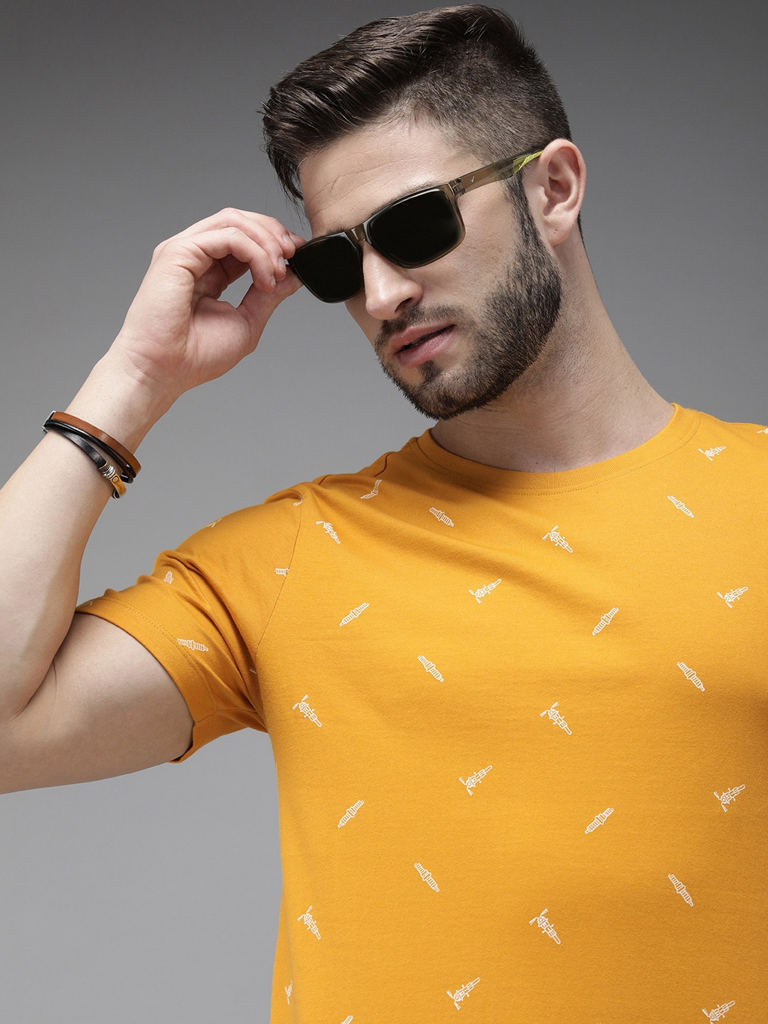 

The Roadster Lifestyle Co Men Mustard Yellow Printed Pure Cotton Casual T-shirt
