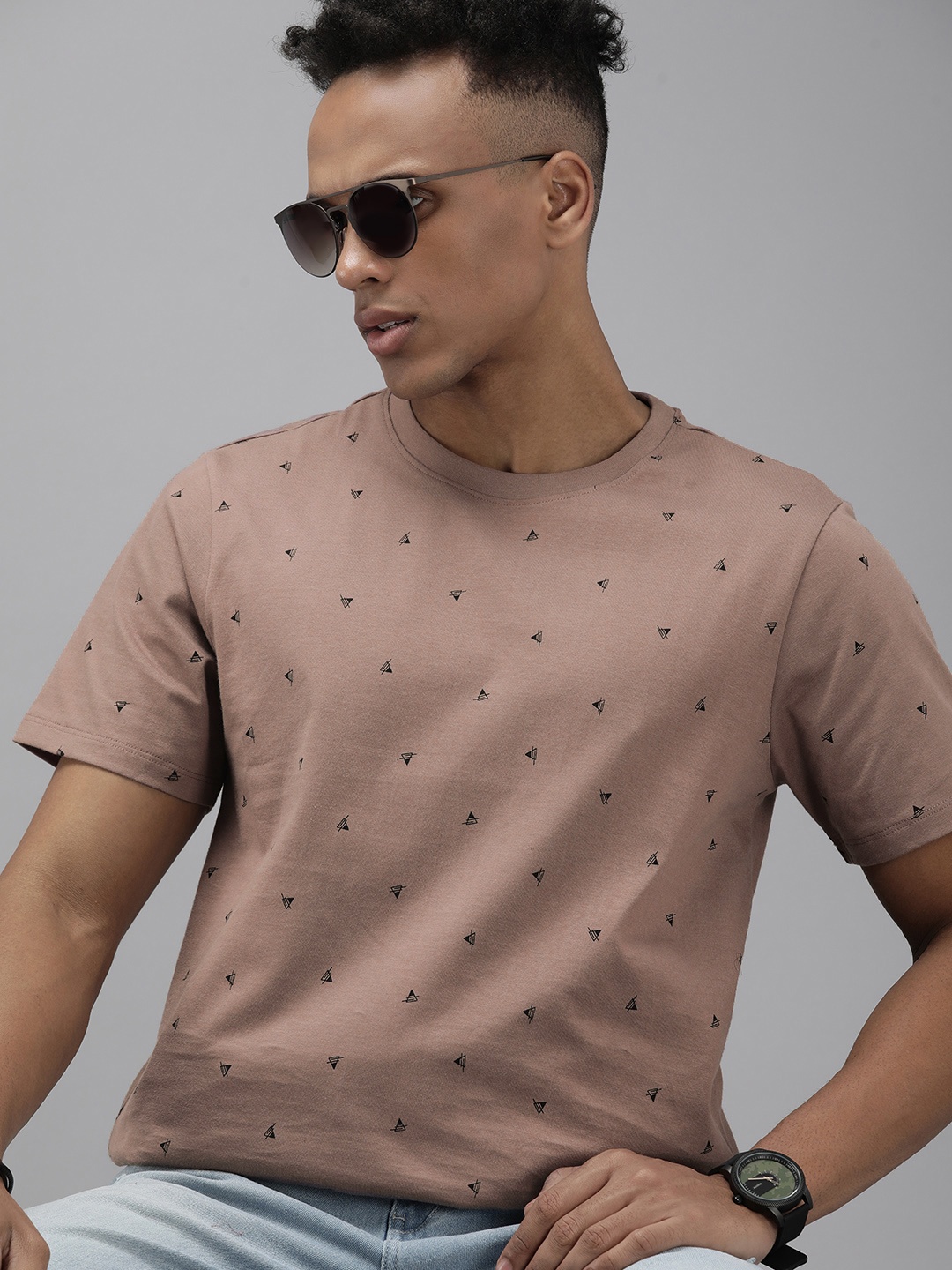 

The Roadster Lifestyle Co. Men Mauve Printed Slim Fit Pure Cotton Casual T-shirt