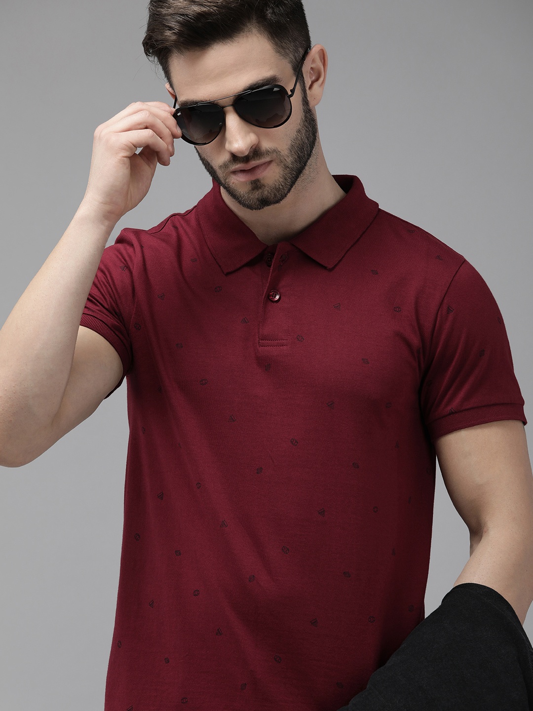 

The Roadster Lifestyle Co Men Maroon Printed Pure Cotton Polo Collar T-shirt