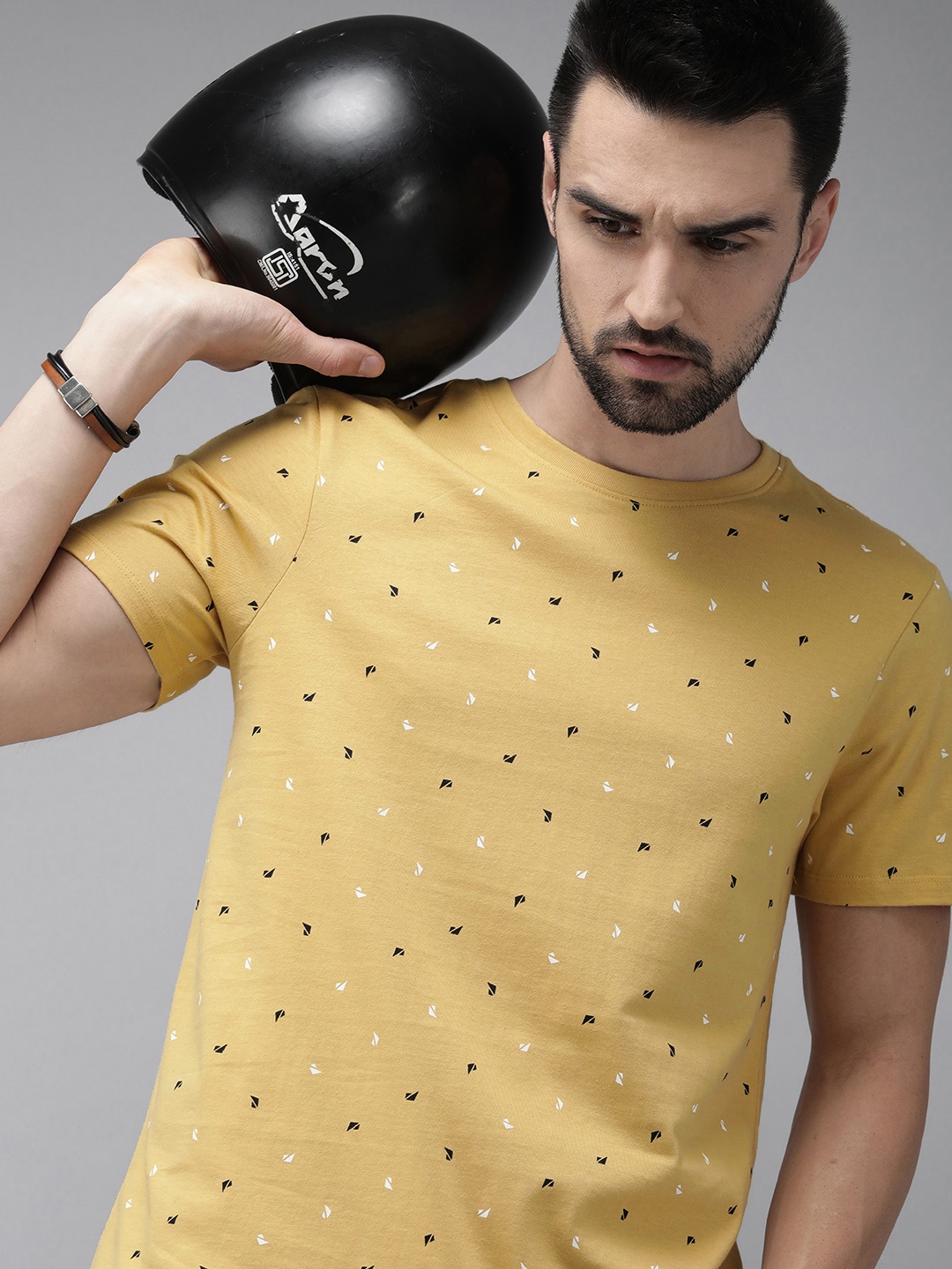 

Roadster Men Mustard Yellow & Black Printed Pure Cotton T-shirt