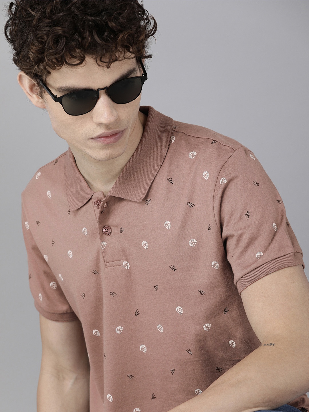 

The Roadster Lifestyle Co Men Mauve & White Printed Pure Cotton Polo Collar T-shirt