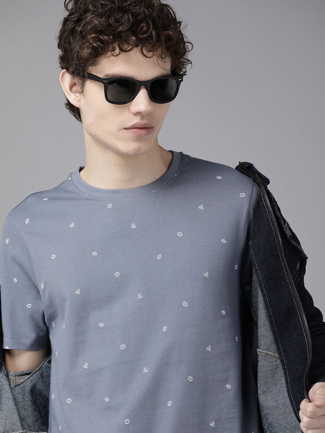 

Roadster Men Grey & White Printed Round Neck T-shirt