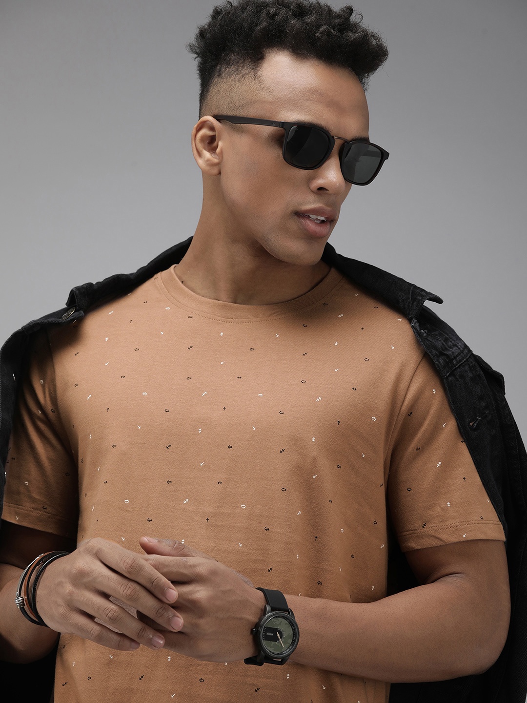 

The Roadster Lifestyle Co. Men Brown Printed Slim Fit Pure Cotton Casual T-shirt