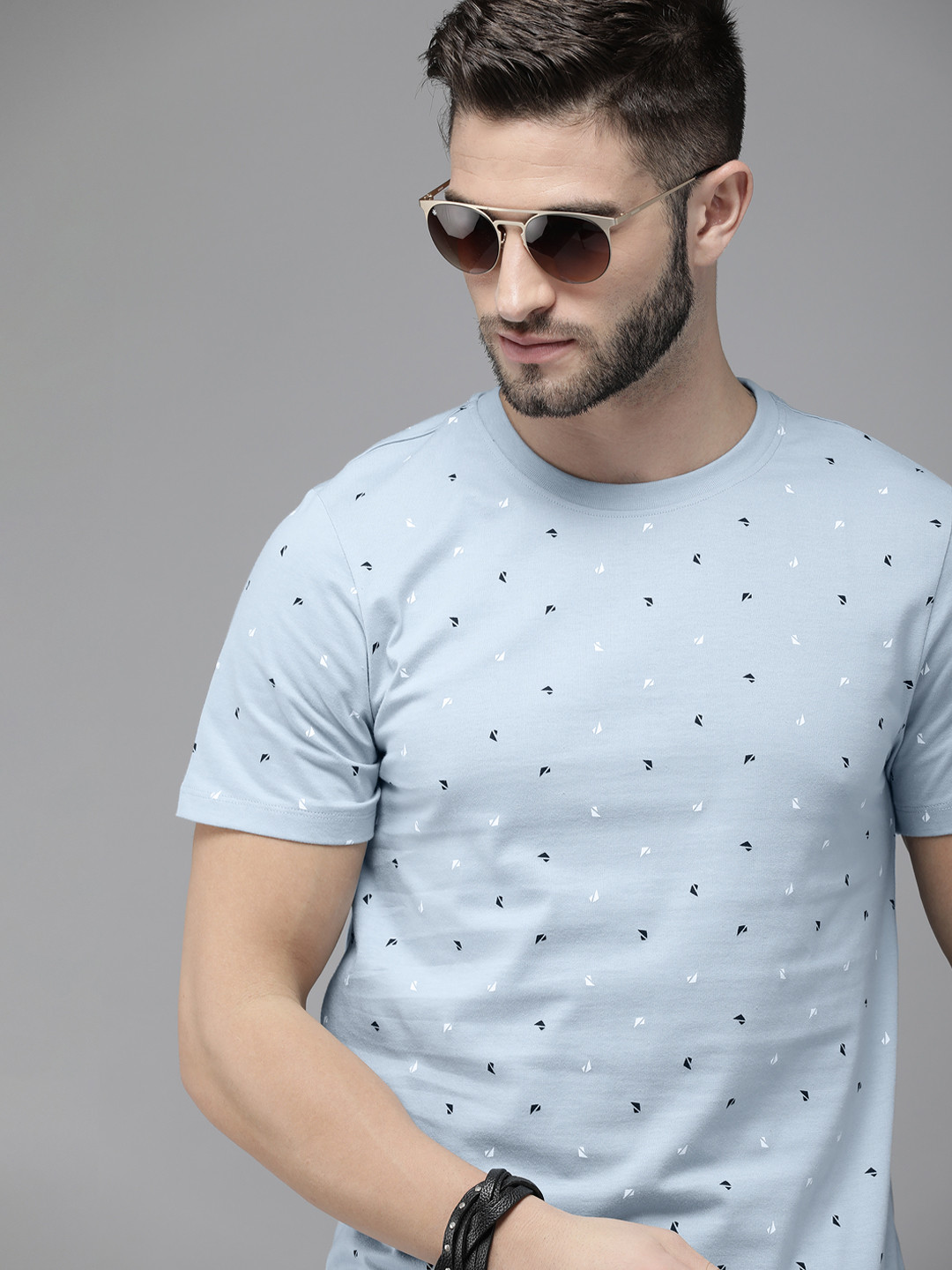 

Roadster Men Blue Printed Slim Fit Pure Cotton Casual T-shirt