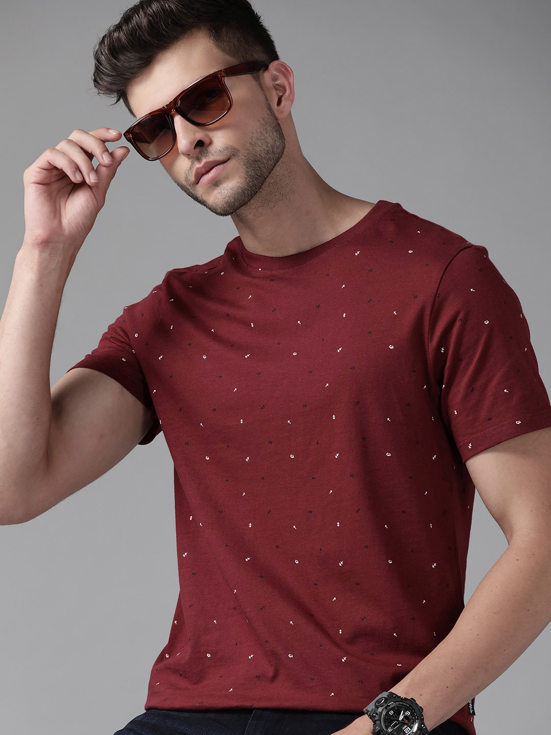 

Roadster Men Maroon & White Conversational Printed Pure Cotton T-shirt