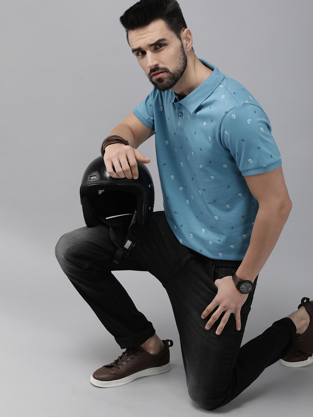 

The Roadster Lifestyle Co Men Blue & White Biker Printed Polo Collar Pure Cotton T-shirt