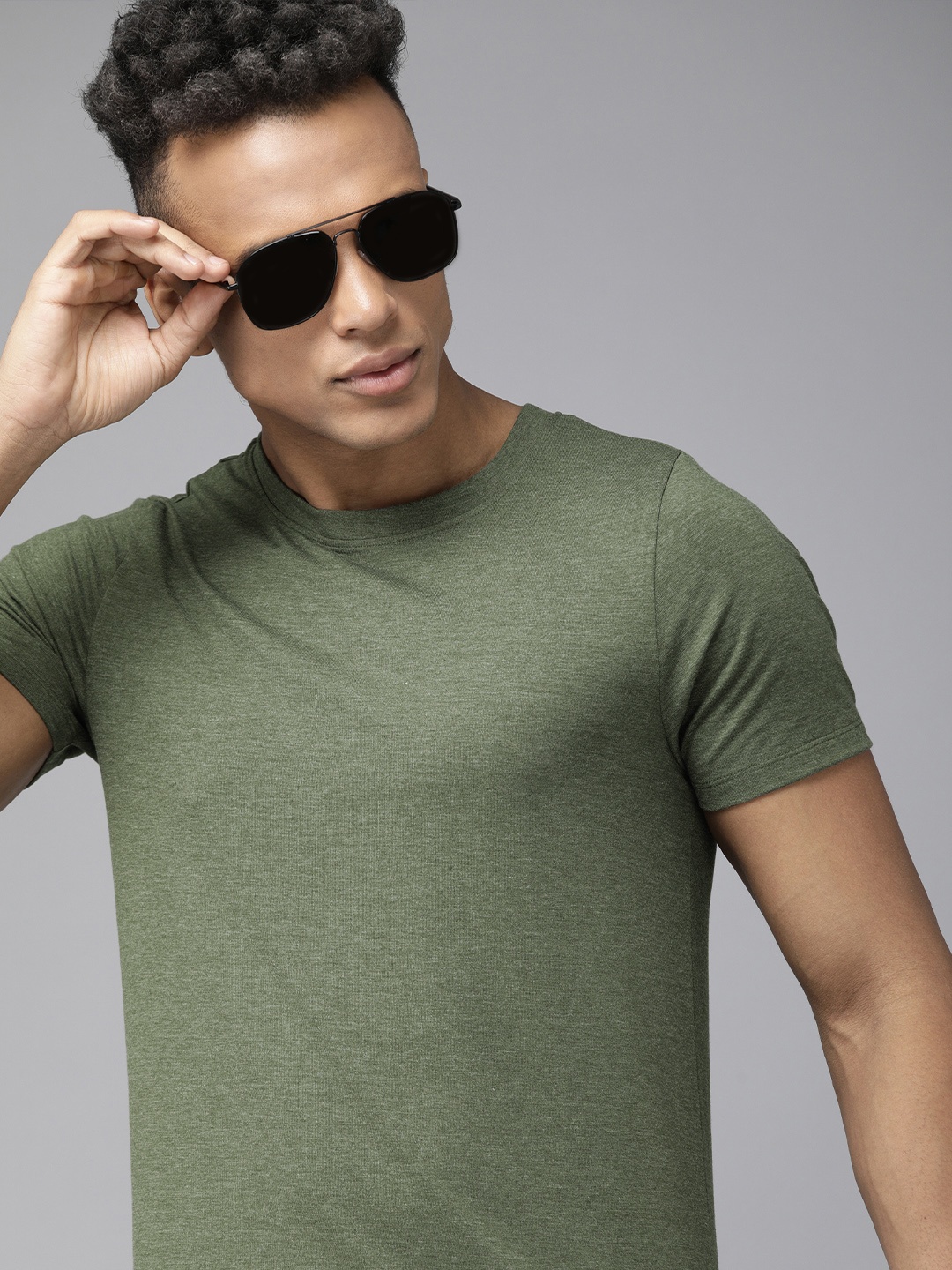 

The Roadster Lifestyle Co Men Olive Green Solid Round-Neck Casual T-shirt