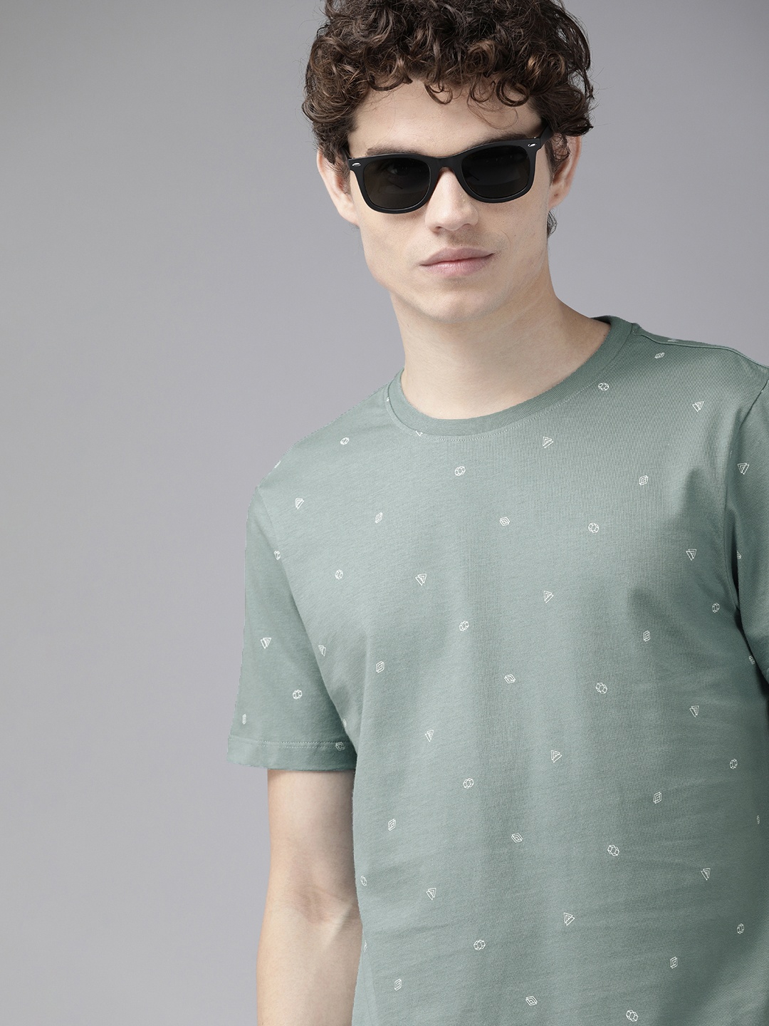 

Roadster Men Blue & White Printed Round Neck T-shirt