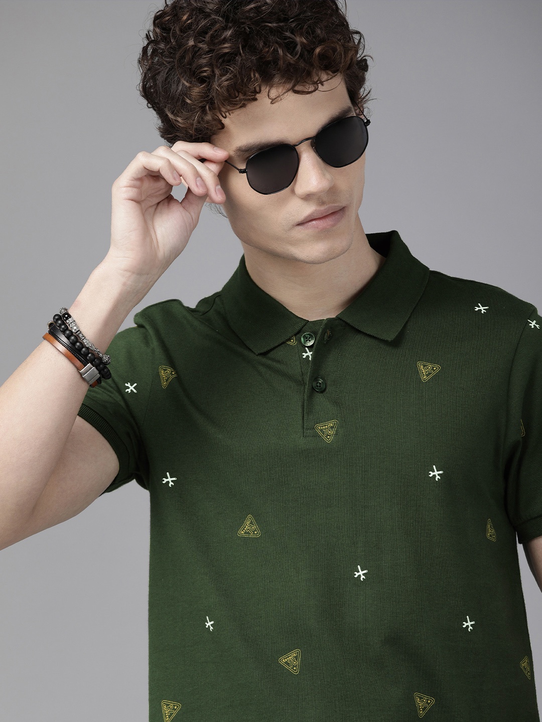 

The Roadster Lifestyle Co. Men Green Printed Polo Collar Slim Fit Pure Cotton T-shirt