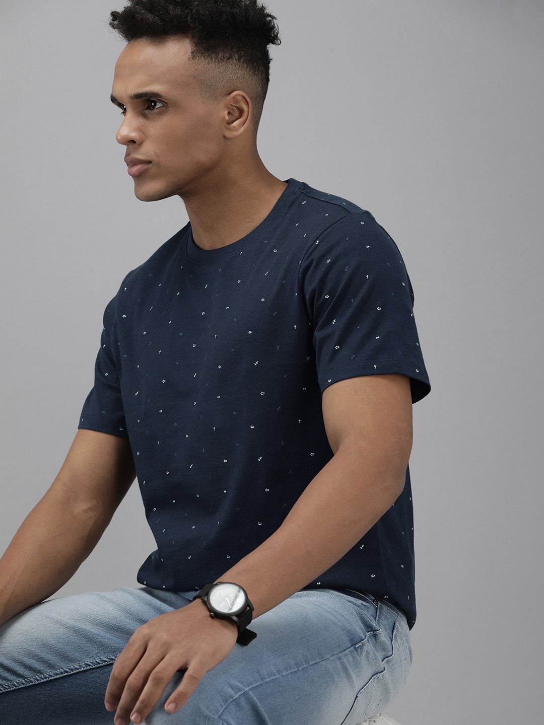 

The Roadster Lifestyle Co. Men Navy Blue Printed Slim Fit Pure Cotton Casual T-shirt