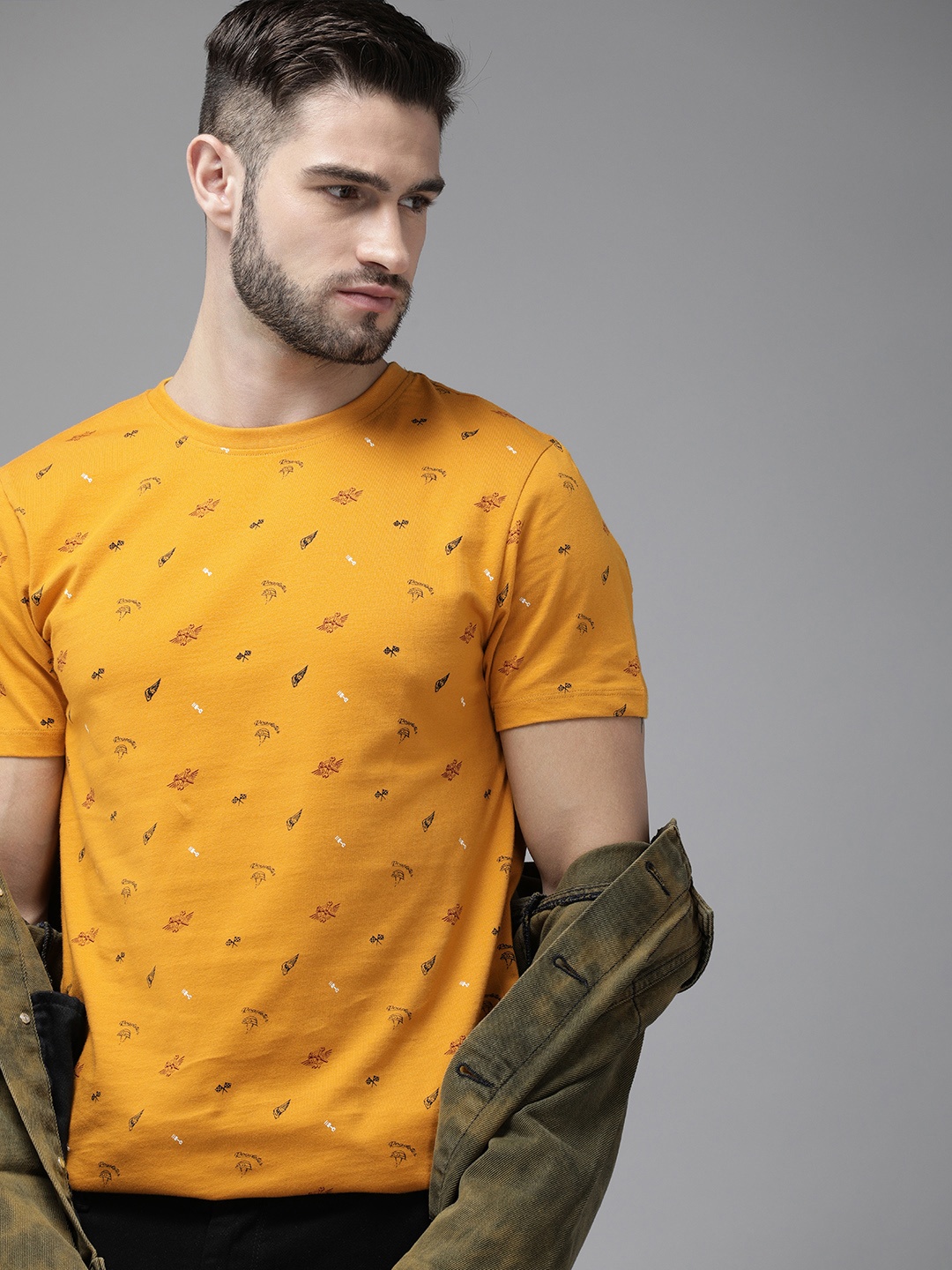 

Roadster Men Yellow & Multicoloured Printed Slim Fit Pure Cotton Casual T-shirt