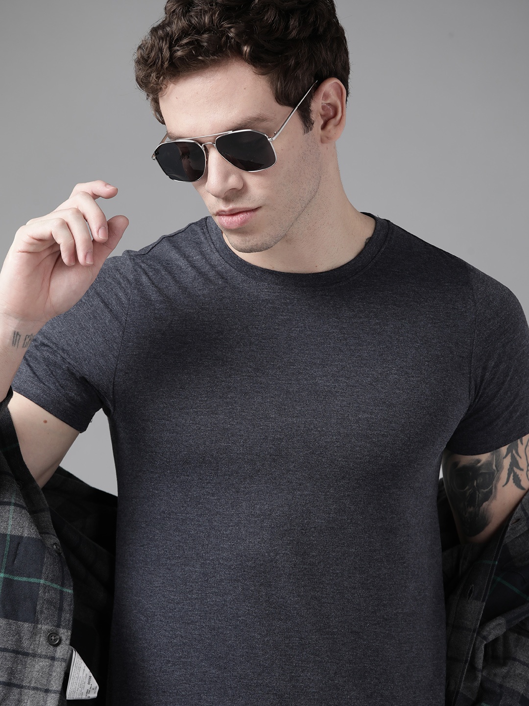 

Roadster Men Navy Blue Solid T-shirt