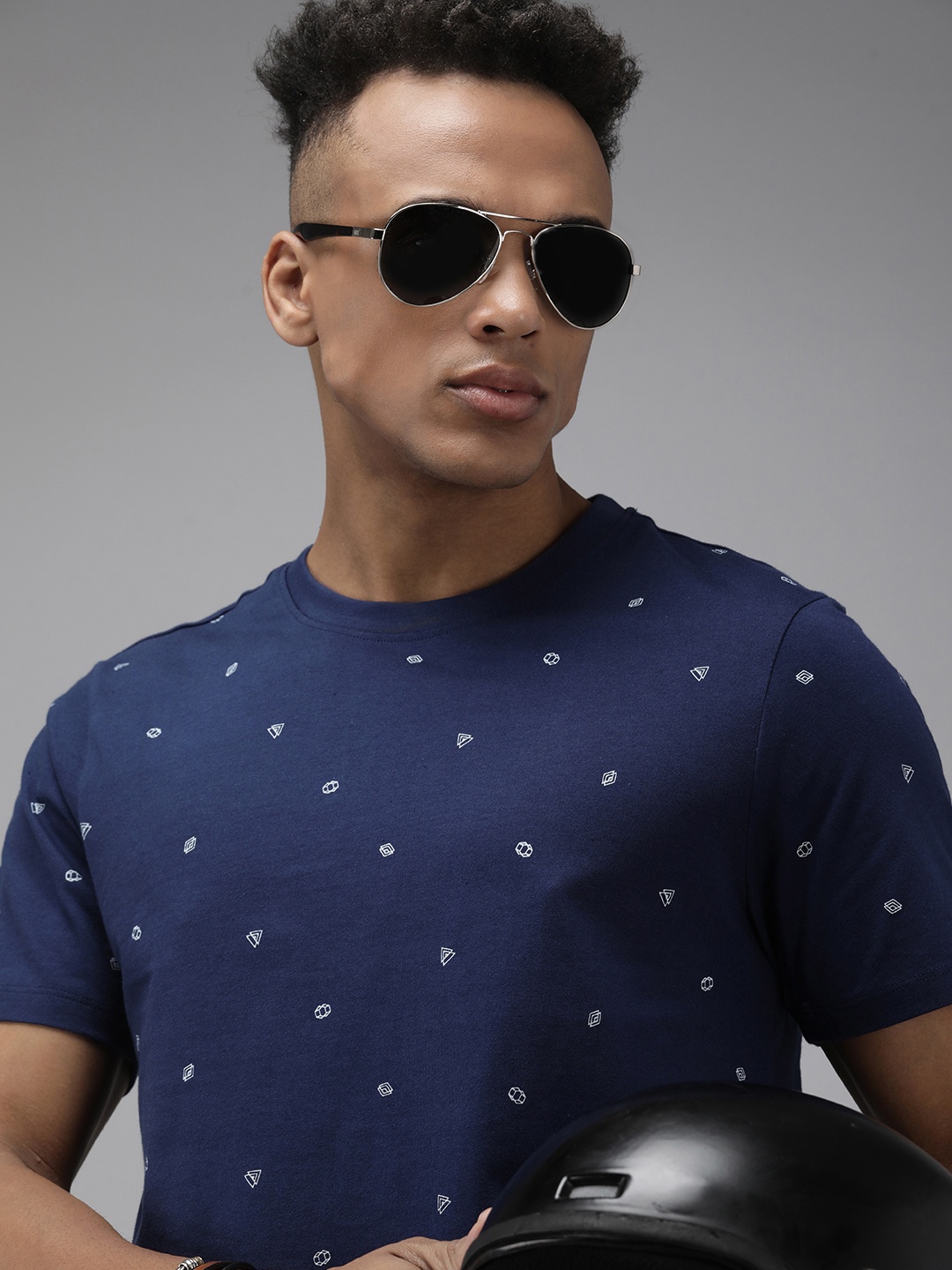 

The Roadster Lifestyle Co Men Navy Blue & White Printed Pure Cotton T-shirt