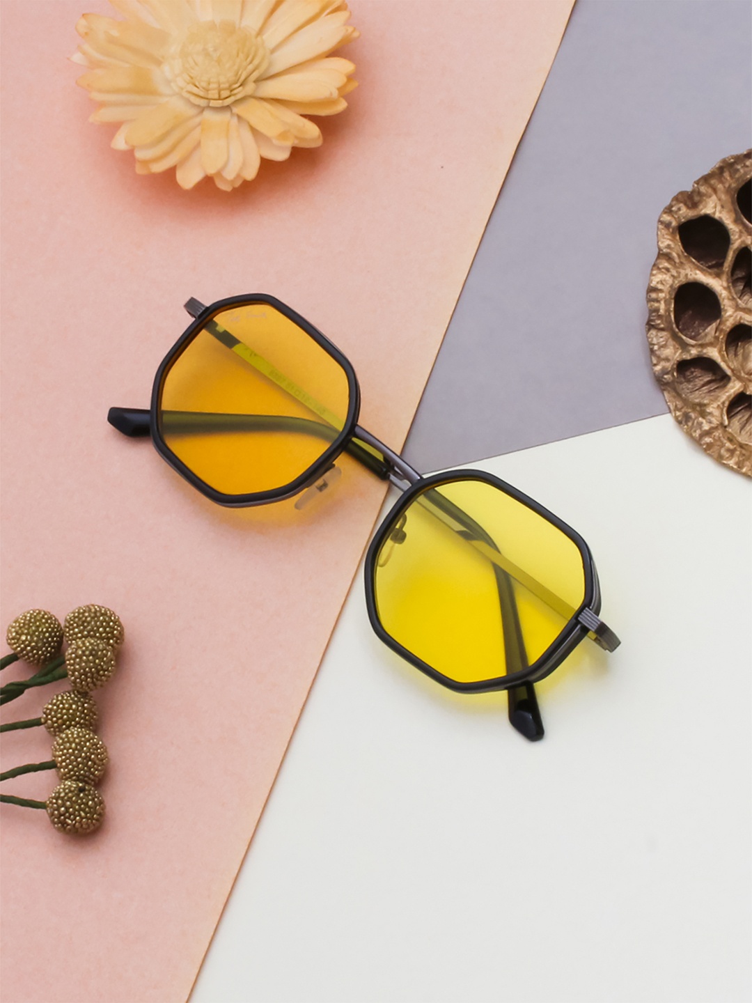 

Ted Smith Unisex Yellow Lens & Black Other Sunglasses with UV Protected Lens TS-EDGY_C3