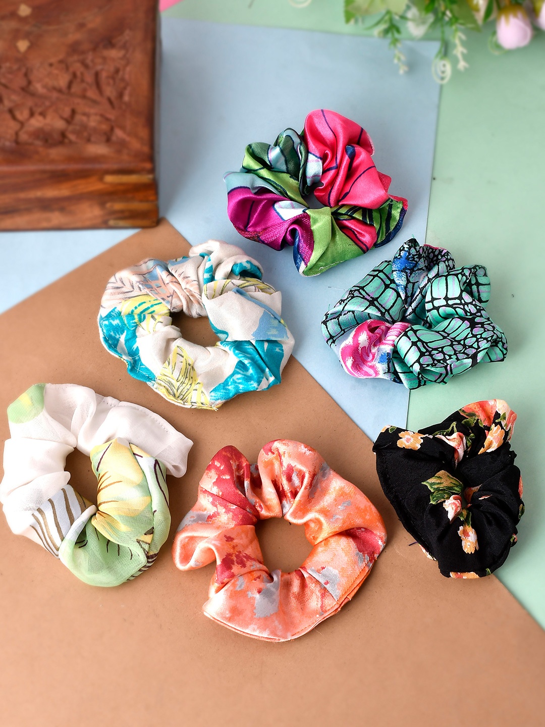

Silvermerc Designs Women Multicoloured Set of 6 Printed Ponytail Holders, Multi