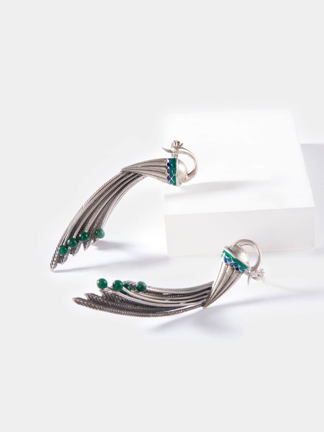 

SHAYA Silver & Green Contemporary Ear Cuff Earrings