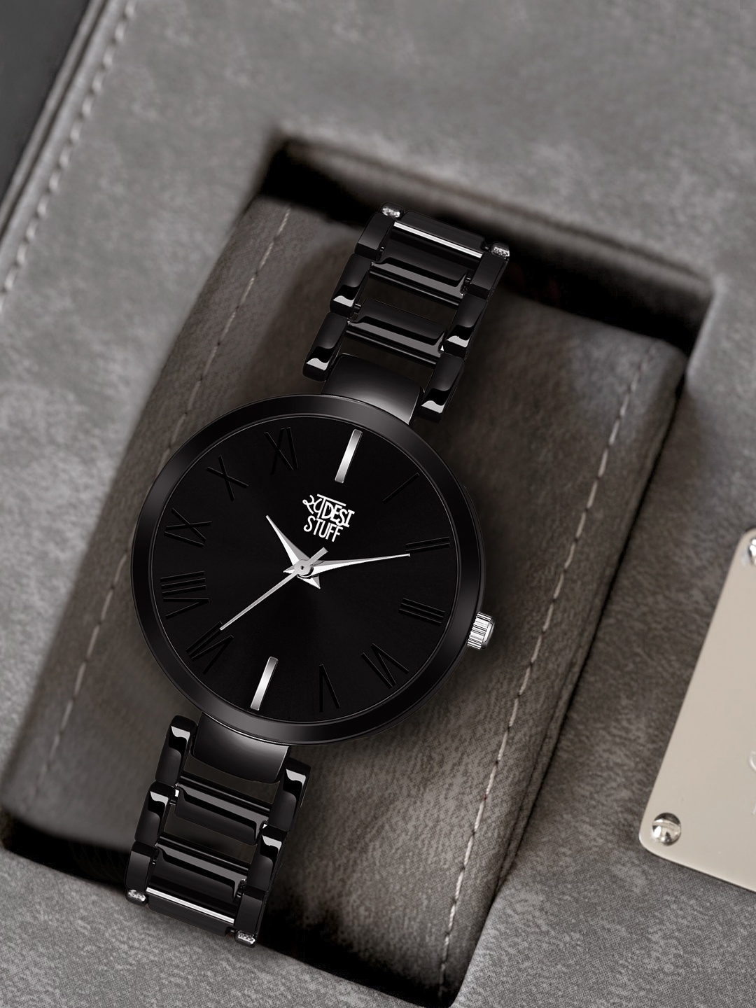

SWADESI STUFF Women Black Dial & Black Bracelet Style Straps Analogue Watch