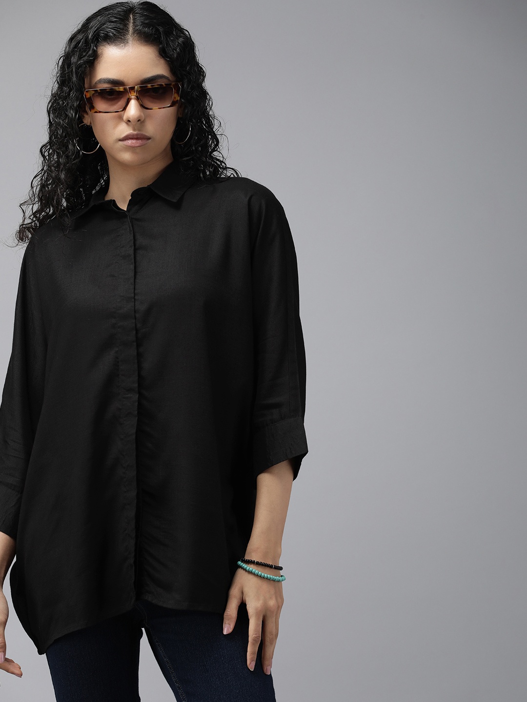 

The Roadster Lifestyle Co. Women Solid Boxy Longline Casual Shirt, Black