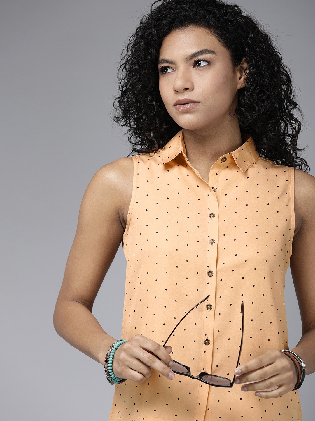 

The Roadster Lifestyle Co. Polka Dot Printed Sleeveless Casual Shirt, Peach