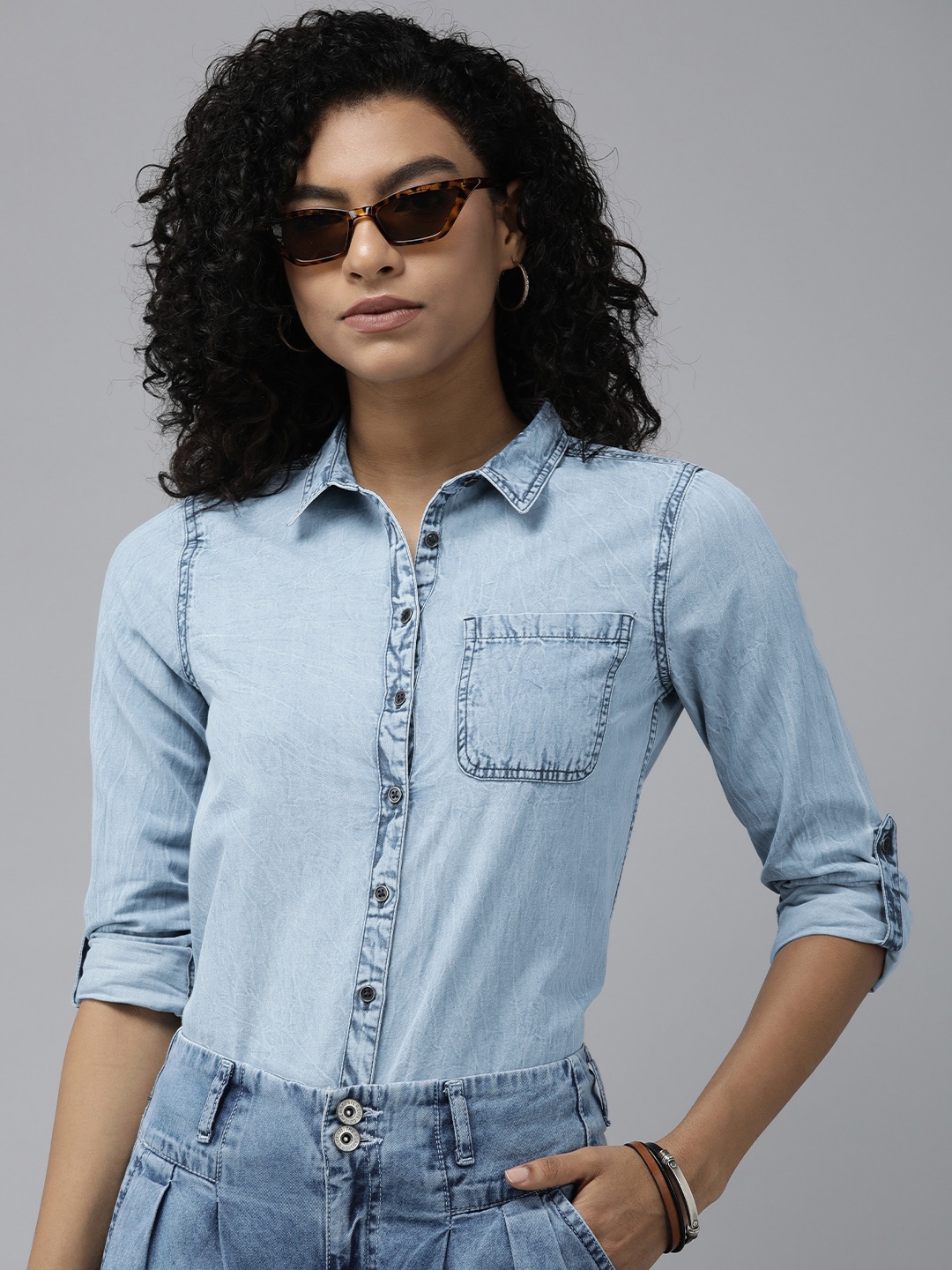 

The Roadster Lifestyle Co. Women Pure Cotton Chambray Casual Shirt, Blue