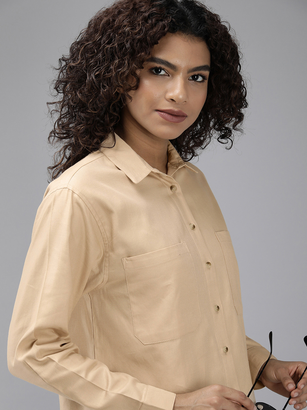 

The Roadster Life Co. Spread Collar Pure Cotton Casual Shirt, Beige