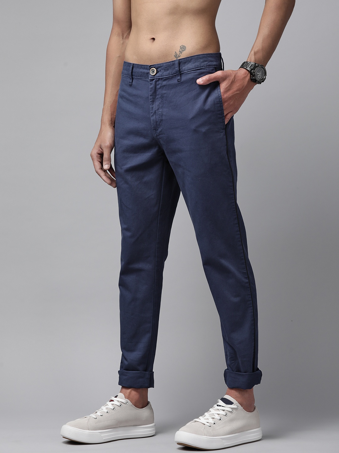 

Roadster Men Solid Pure Cotton Chinos, Navy blue