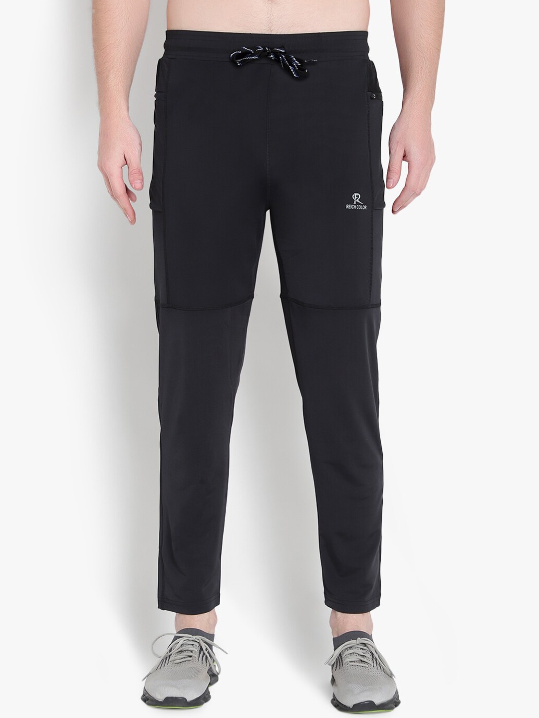 

Reich Color Men Black Solid Lycra Track Pants