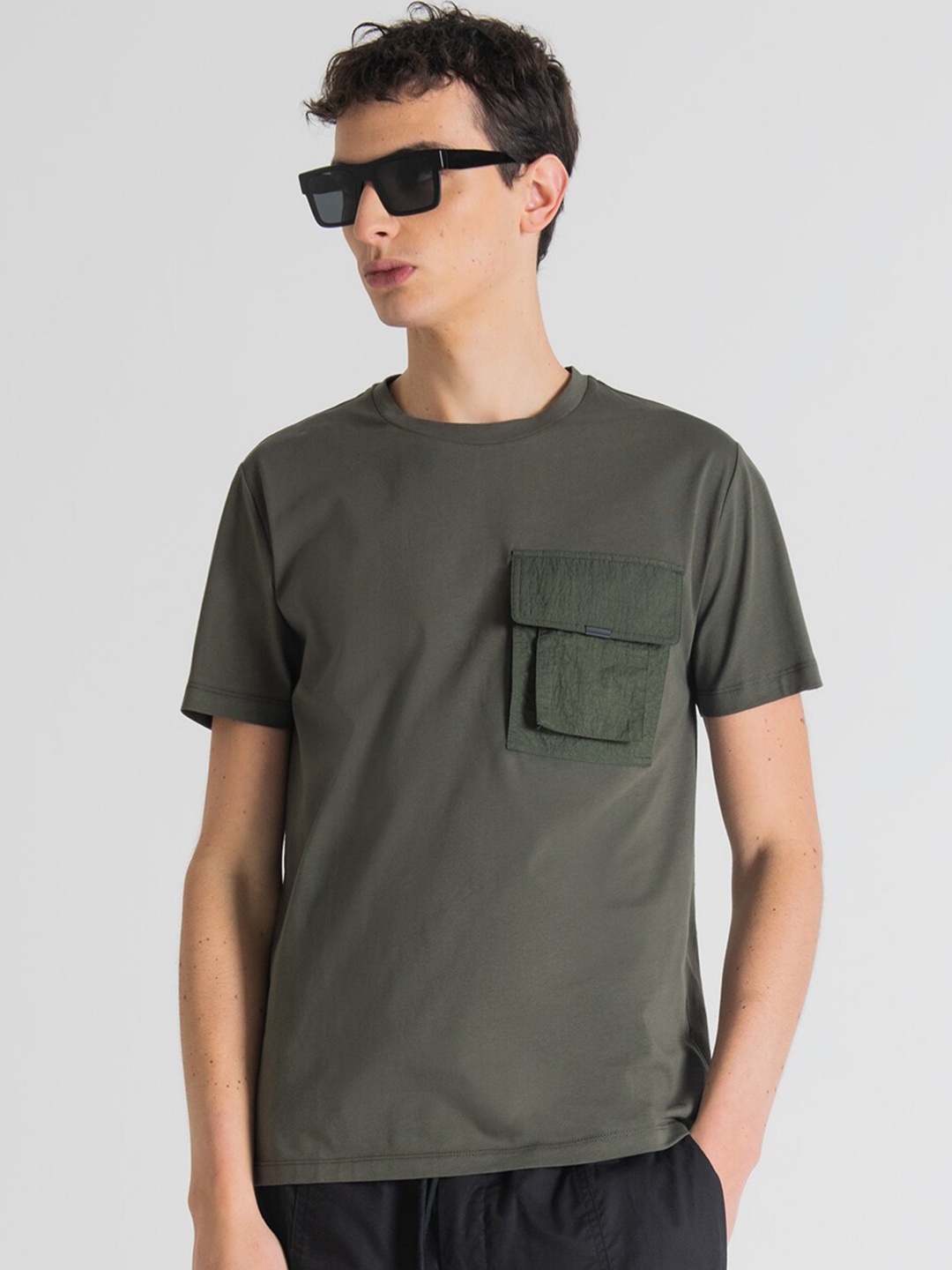 

Antony Morato Men Olive Green Slim Fit T-shirt