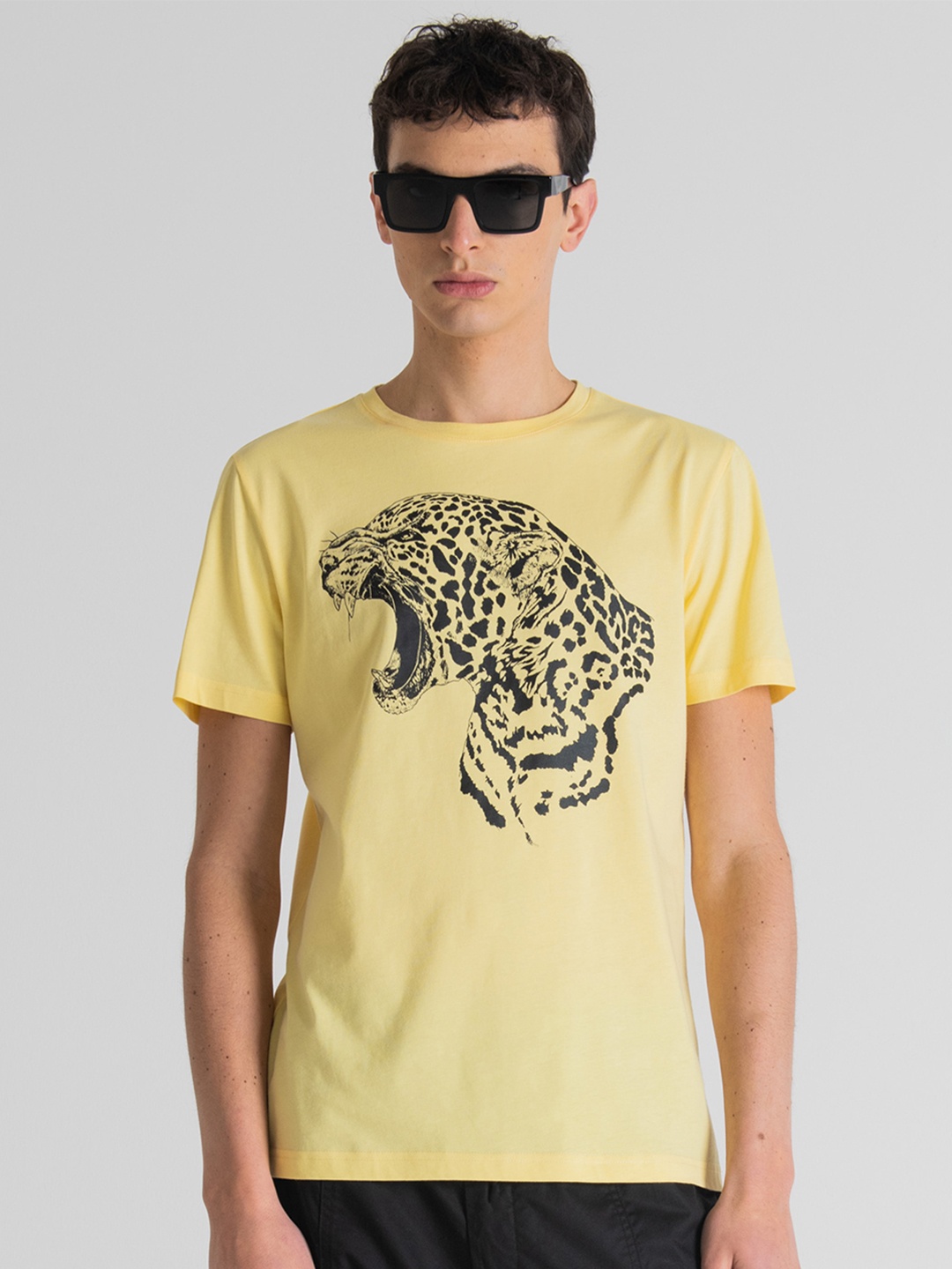 

Antony Morato Men Yellow Printed Slim Fit Cotton T-shirt