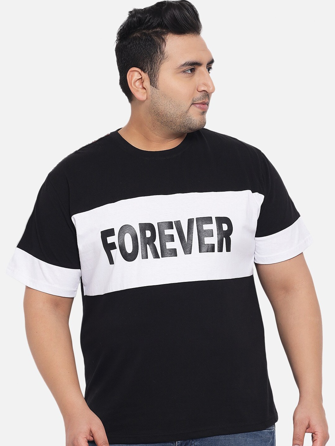

KAY DEE Men Black Typography Printed Cotton T-shirt
