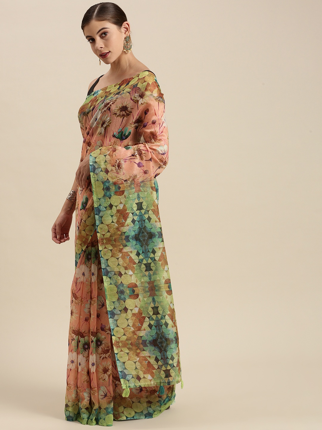 

SANGAM PRINTS Peach-Coloured & Green Floral Saree
