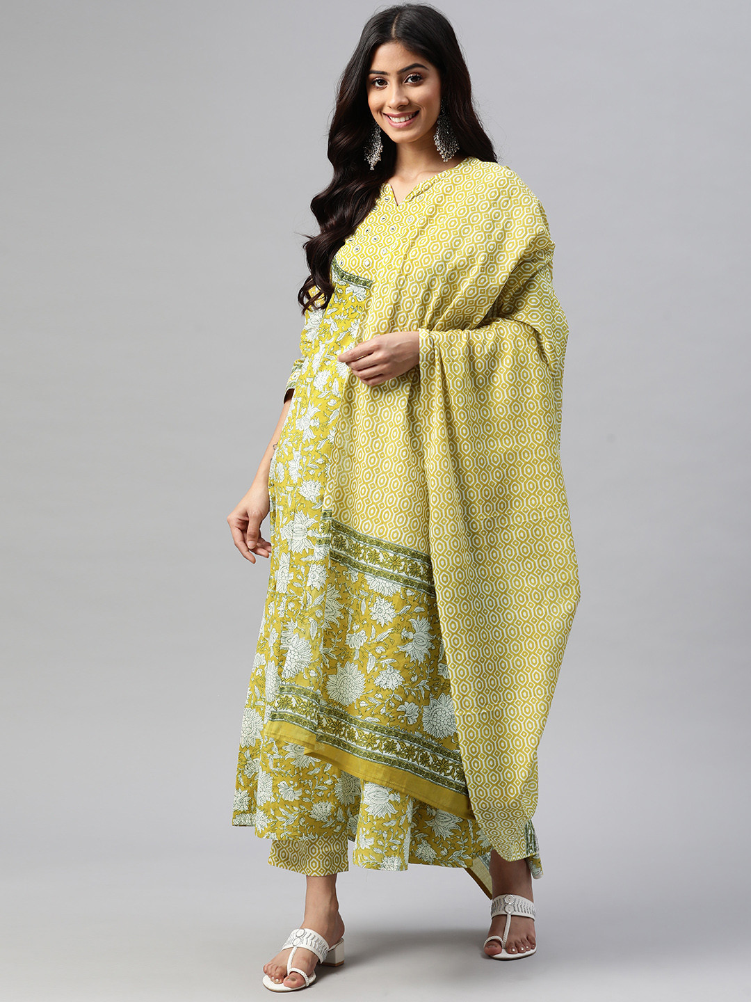 

Yuris Women Green & White Ethnic Motifs Printed Pure Cotton Kurta with Trousers & Dupatta