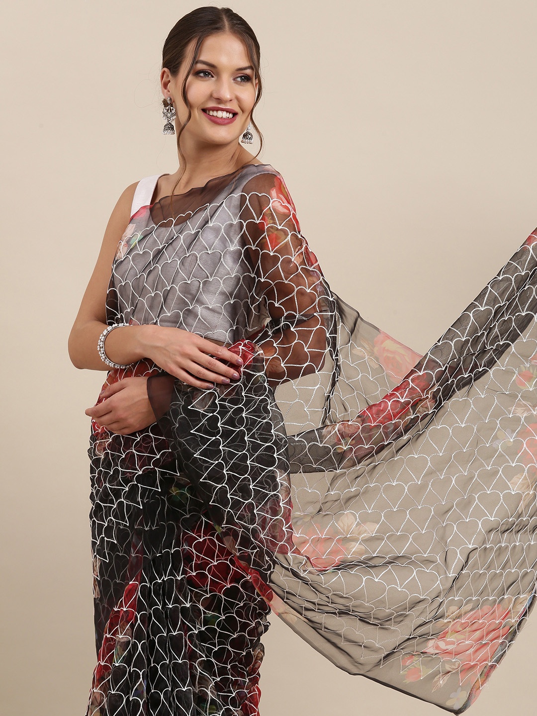 

VASTRANAND Black & White Floral Organza Saree
